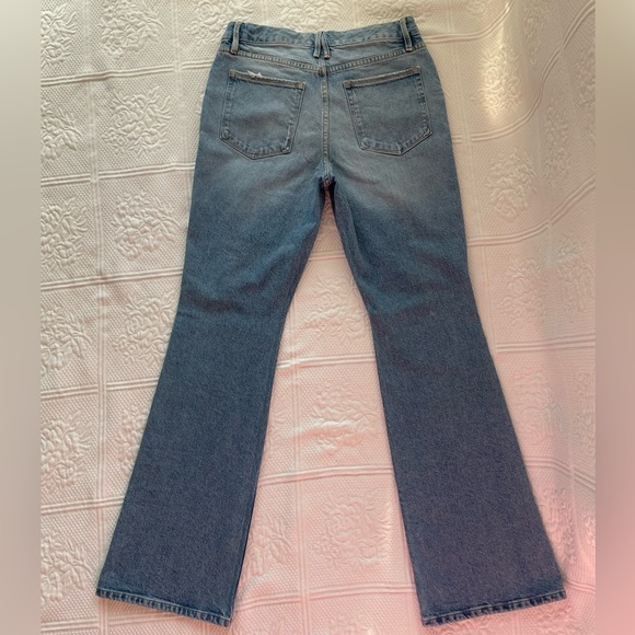 Good American Good Classic Slim Bootcut Jeans Indigo046
GC062T 8/29 Kardashians - Picture 7 of 15